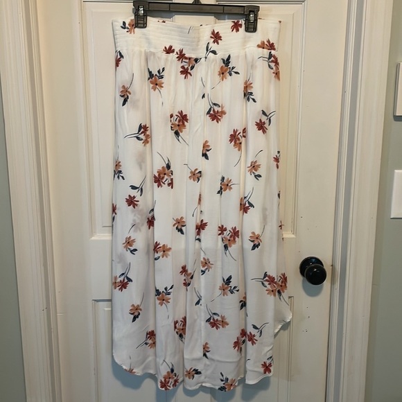 Torrid gauze material floral skirt size 2/2X - Picture 7 of 12